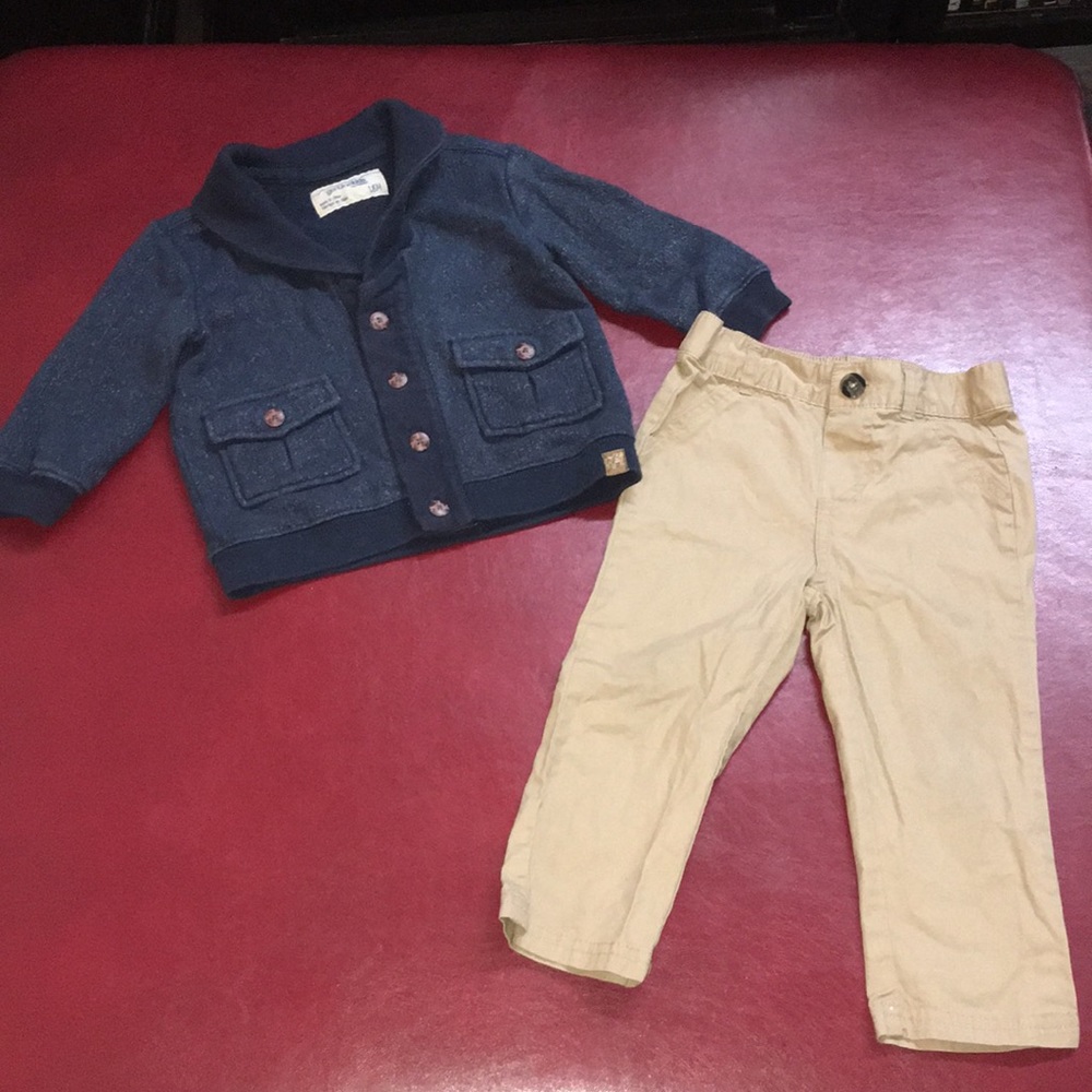 😍Boys 18 month outfit sweater and khaki pants 🔥